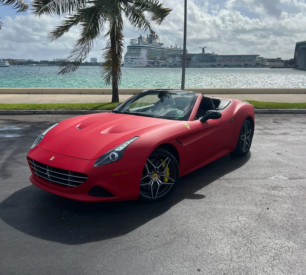 Ferrari California T reference photograph, view 1