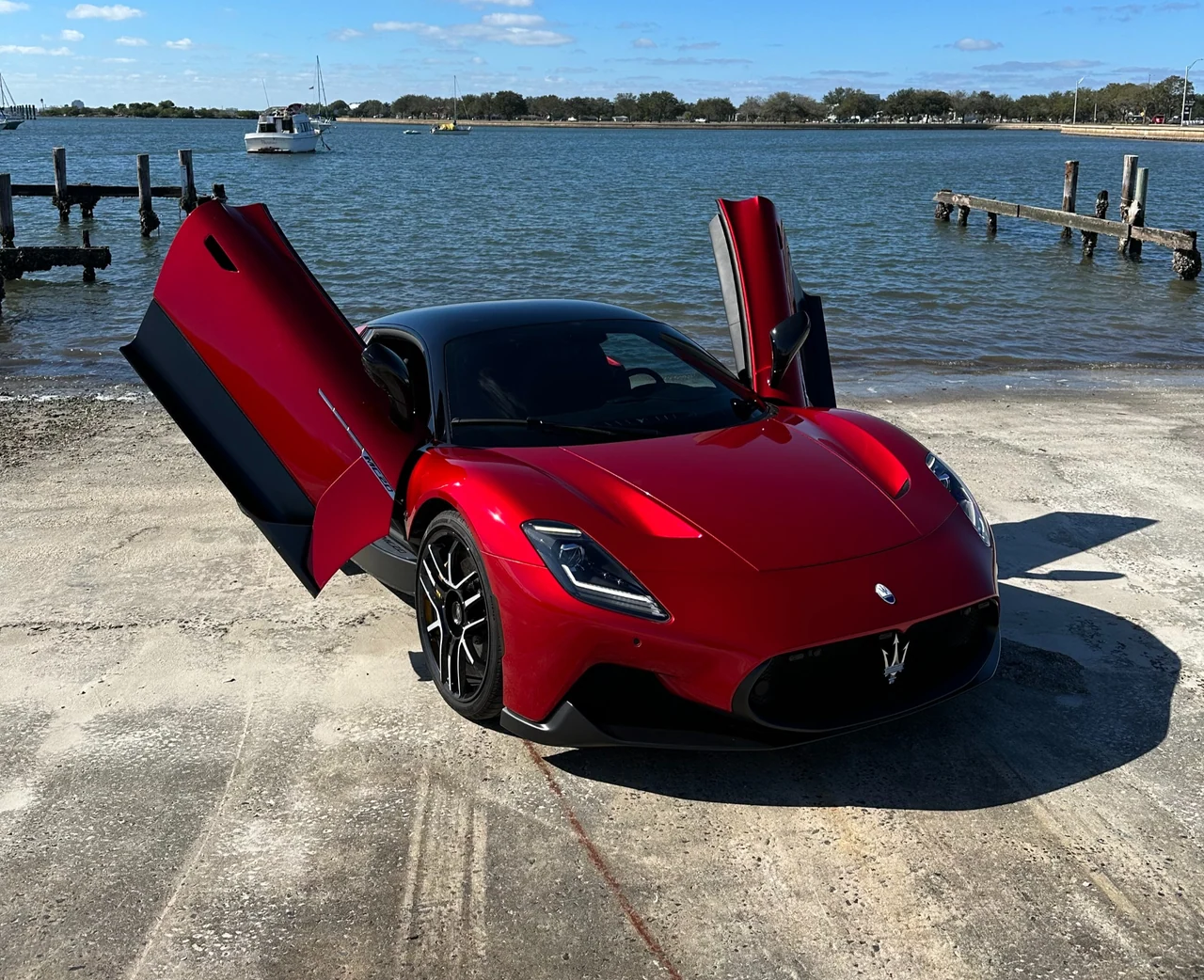 Maserati MC20 reference photograph, view 1
